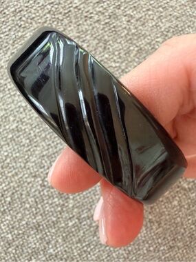 Vintage Chunky Carved Bakelite Bangle